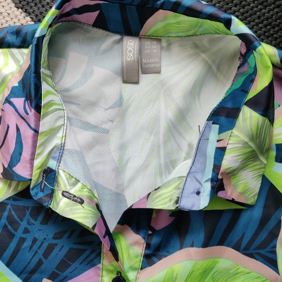 ASOS DESIGN shirt jumpsuit with tie waist in leaf print - Picture 4 of 9